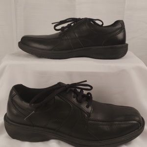 Clark's Mens Slip Resistant Black Shoes.
